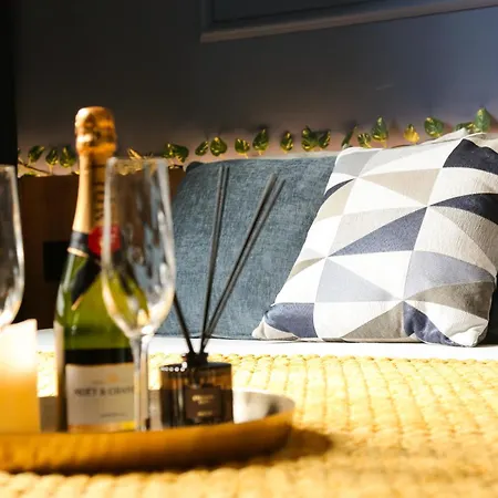 Apartment Waterfront By Business *