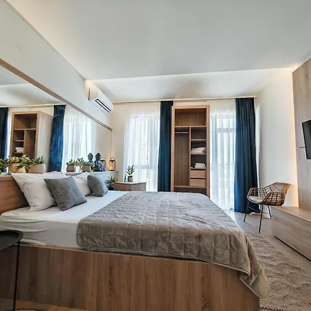 Apartment Waterfront By Business *