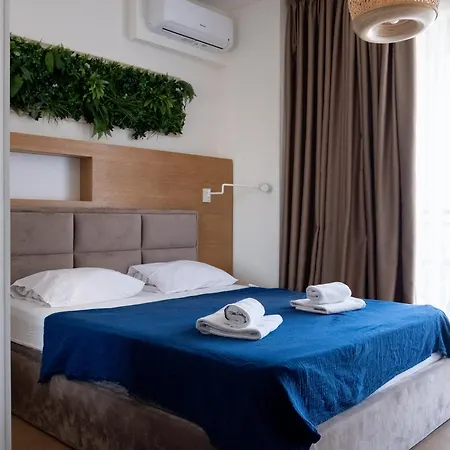 Waterfront By Business Apartment