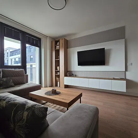 Waterfront By Business Apartment *
