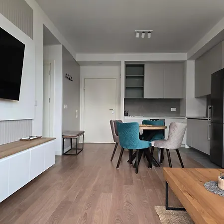 Apartment Waterfront By Business