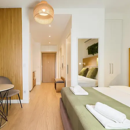 Apartment Waterfront By Business *