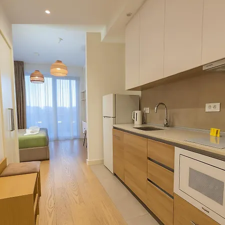Apartment Waterfront By Business *