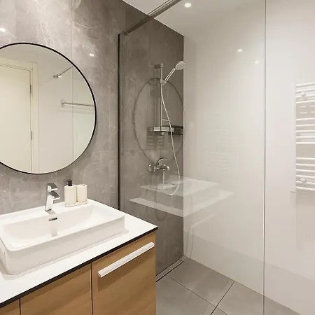 Apartment Waterfront By Business *