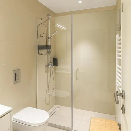 Waterfront By Business Apartment *
